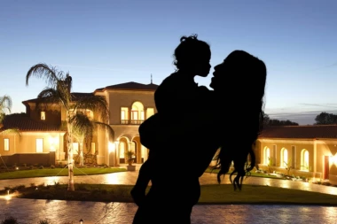 MUŽ NAŠE PEVAČICE DOBIO DETE SA BEBISITERKOM! Otkrivamo nove detalje PORODIČNOG SKANDALA, koji trese CELU ESTRADU!