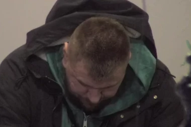 JANJUŠ KLONUO ZBOG ANELI! Kuka na sav glas u dvorištu: Samo mi je OVO trebalo na svu MUKU!