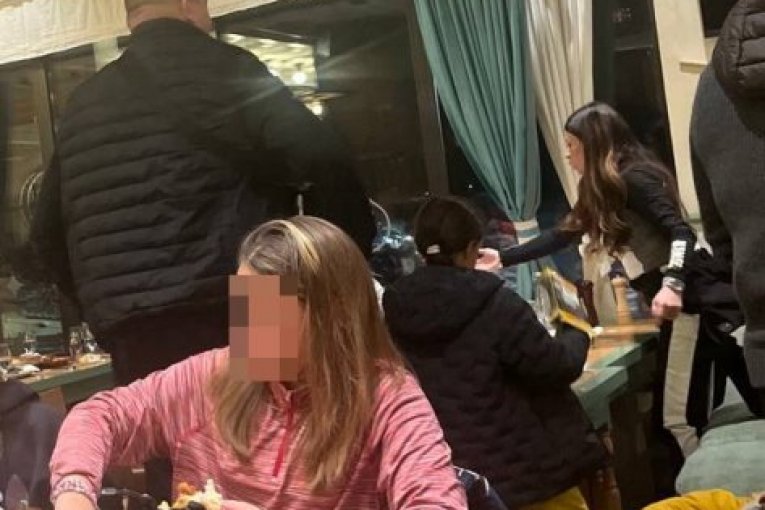 Darko Lazić sa ženom Katarinom i Ana Sević sa suprugom uhvaćeni zajedno na zimovanju