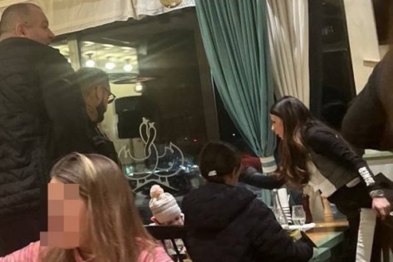 Darko Lazić sa ženom Katarinom i Ana Sević sa suprugom uhvaćeni zajedno na zimovanju