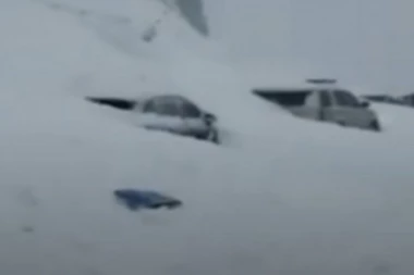 HOROR NA ČUVENOM PLANINSKOM VRHU, LAVINA UBILA TROJE SKIJAŠA! Spasioci su uspeli da spasu jednu osobu, a onda su se sledili od prizora