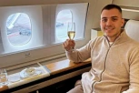 PRIVATNI AVION I ŠAMPANJAC: Viktor Živojinović se baškari za sve pare, ovo je ČIST LUKSUZ! (FOTO)