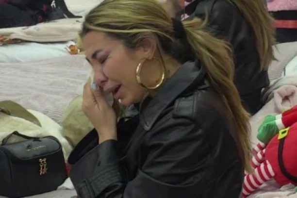 PALE JEZIVE PRETNJE OD ANELINE PORODICE: U prepiskama stoje UŽASNE PSOVKE, bivša zadrugarka spremna sve da raskrinka!