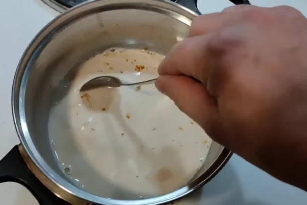 PRIRODNI LEK OD MLEKA ZA KAŠALJ: Naše bake su ovako PRAVILE i lečile dosadnu bolest!