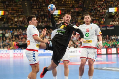 NESLAVAN KRAJ ZA SRBIJU: "Orlovi" u poslednjim sekundama izgubili od Crne Gore! Okončali EVRO bez pobede!