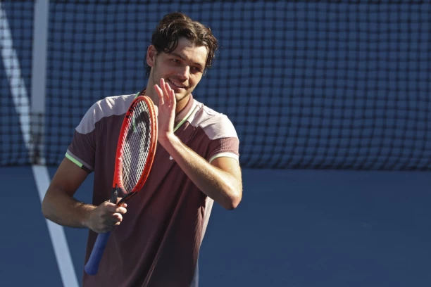 FAVORITI BEZ MUKE U MELBURNU: Fric izgubio samo četiri gema!