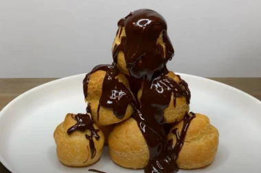 PROFITEROLE: Recept za slatkiš u kom se uživa NATENANE, sočan fil koji niko ne odbija!