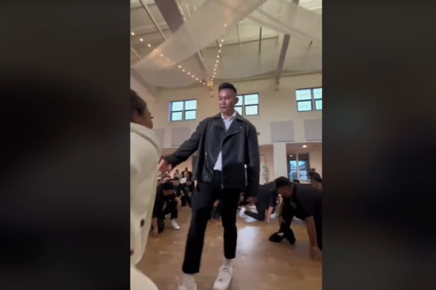 FRAPANTAN PLES MLADOŽENJE NA SVADBI: Mladu pomerio u stranu da bi pokazao gostima OVO, SRBI ŠOKIRANI prizorom (FOTO/VIDEO)