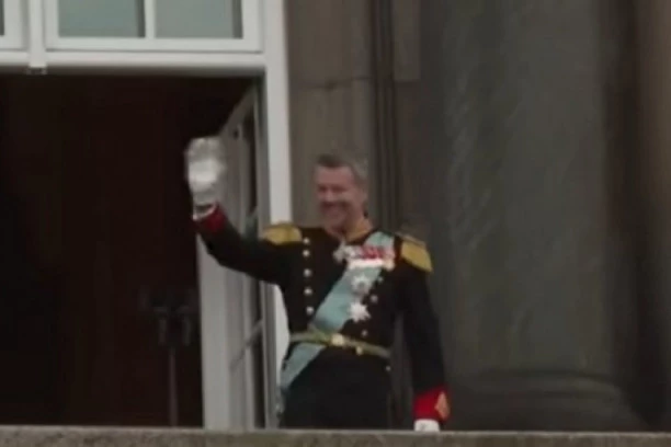 STAVIO KRUNU NA GLAVU, PA POSLE SAMO TRI DANA OBJAVIO KNJIGU: Novi kralj ne gubi vreme, narod ovo nije očekivao