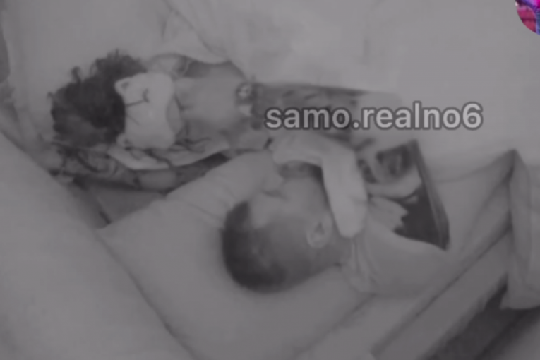 Janjuš i Maja u krevetu Elita