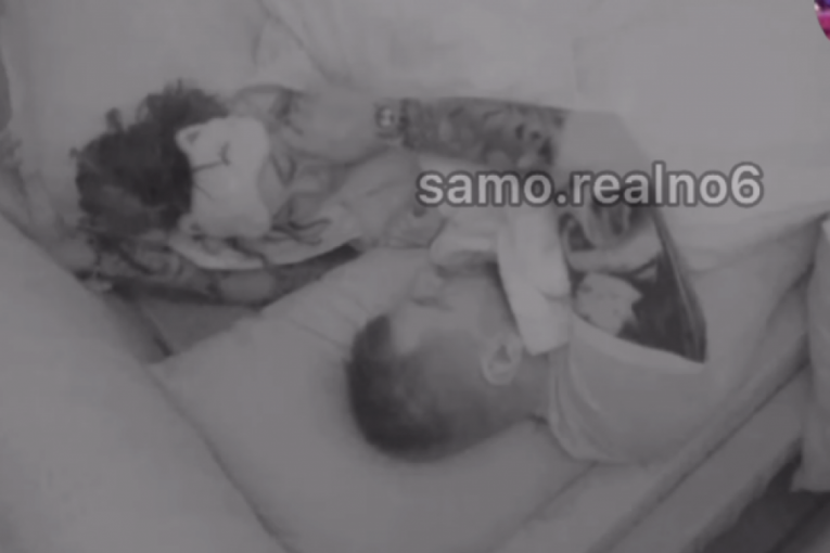 Janjuš i Maja u krevetu Elita