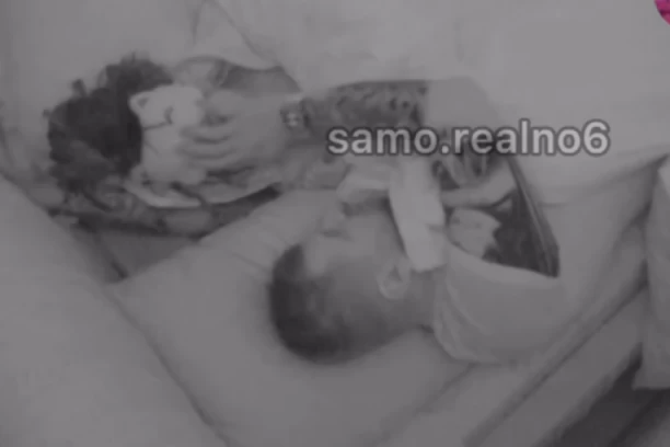 MAJA I JANJUŠ PLAČU I BRIŠU SUZE JEDNO DRUGOM: Osvanuo snimak iz rehaba koji kida dušu na komade (VIDEO)