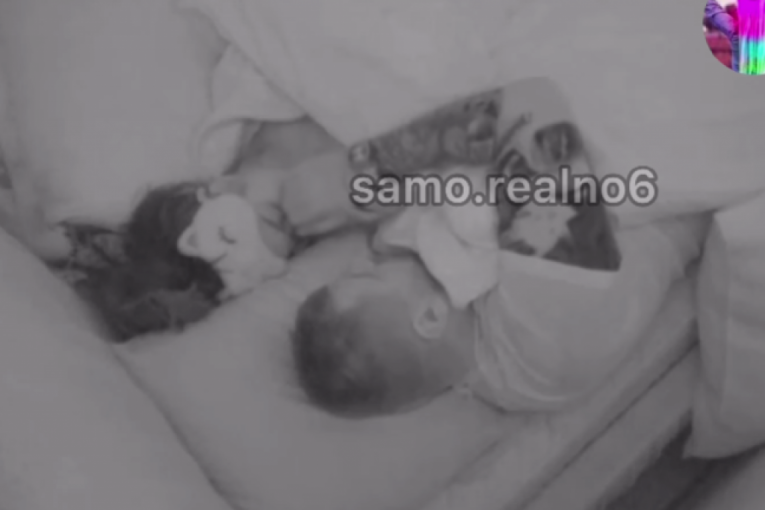 Janjuš i Maja u krevetu Elita