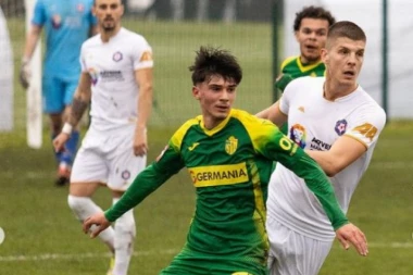 POTPUNI DEBAKL: "Majstorima" ne prija Jadran - Istra 1961 do vrha napunila mrežu Novobeograđana!