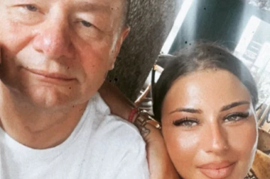 GLEDAM ANDRIJANINE SPOTOVE PO CEO DAN I PLAČEM! Otac poginule pevačice se ne oporavlja od gubitka, ovo su NOVI detalji! (FOTO)