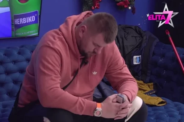 JANJUŠ HITNO NAPUŠTA ELITU: Stiglo zvanično saopštenje Velikog šefa, takmičar POBESNEO!