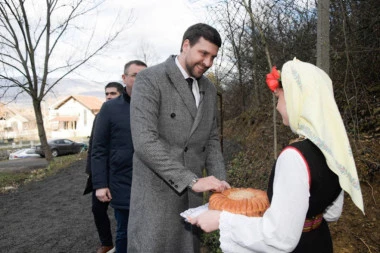 Ministar Đerlek i predsednik Opštine Miljković obišli rekonstruisani vodozahvat "Vrelo" u Beloj Palanci!