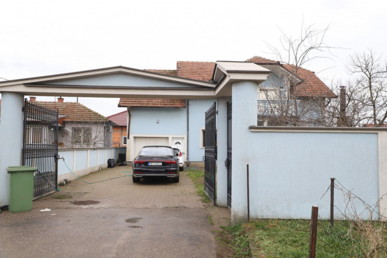 U komšiluku stradale pevačice vlada muk