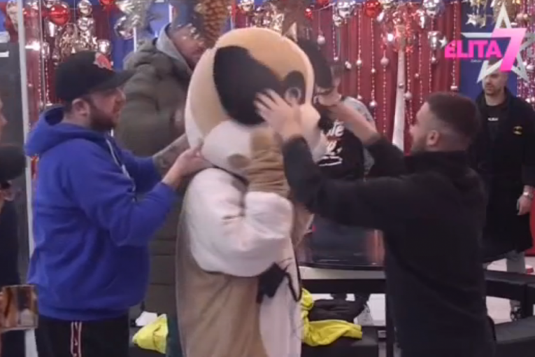 Uroš Stanić oblači kostim psa