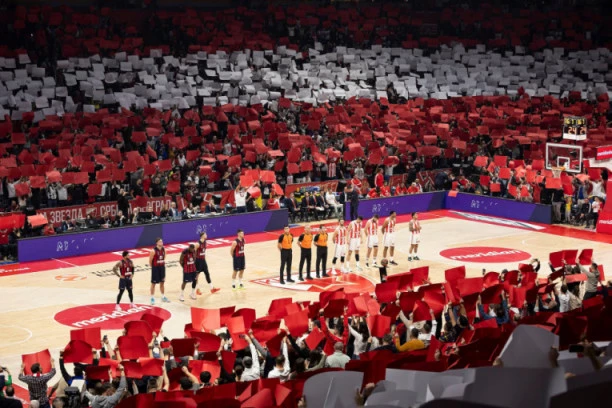 SPEKTAKL U ARENI! Ponovo CRVENO-BELA KOREOGRAFIJA i utišavanje himne! Ćutalo se samo zbog Milojevića!