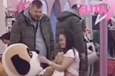 BIZARNE SCENE U ELITI: Janjuš nakon tragedije tera svog ljubimca na BLUDNE RADNJE! ŠOK SNIMAK (VIDEO)