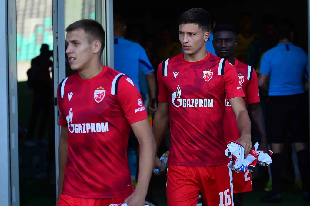 VREME JE DA SE OKRENE NOVA STRANICA U KARIJERI: Zvezdina nada i zvanično predstavljena - menja klub, ali ne i grad!