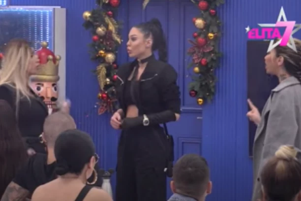 JANJUŠ MAŠTA O MENI, A GLEDA U ANELI! Maja Marinković se poverila Žani, evo šta joj je još otkrila tokom žurke! (FOTO)