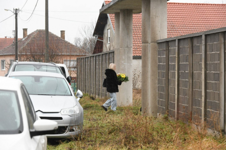 Ožalošćeni stižu