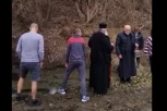 BUGARI OPET PLIVAJU ZA ČASNI KRST! Sa fontane spali na potok, pa se valjali u BLATU, zbog OVOG snimka im se smeje internet! (VIDEO)