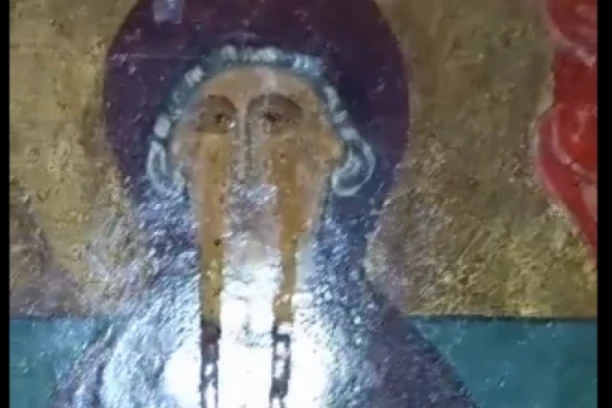 PROPLAKALA IKONA BOGORODICE SA HRISTOM U SVETINJI U ŽARKOVU! Ovako nešto se NIKAD ne dešava slučajno, Beograđanka prisustvovala SVETOM trenutku! (VIDEO)