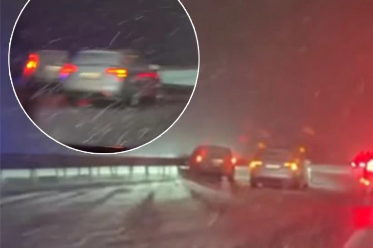 LANČANI SUDAR NA AUTOPUTU U SMERU KA BEOGRADU: Vozila na sve strane, jedan od automobila završio u zaštitnoj ogradi! (VIDEO)