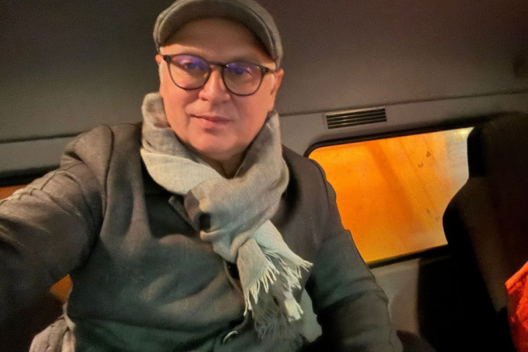 Ministar Vesić sa radnicima koji održavaju puteve