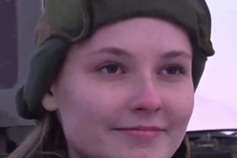 PRELEPA PRINCEZA ALEKSANDRA OTIŠLA U VOJSKU! Navukla uniformu i prvog dana uzela pušku u ruke, a evo šta će tamo MORATI DA RADI (VIDEO)