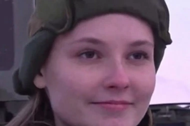 PRELEPA PRINCEZA ALEKSANDRA OTIŠLA U VOJSKU! Navukla uniformu i prvog dana uzela pušku u ruke, a evo šta će tamo MORATI DA RADI (VIDEO)