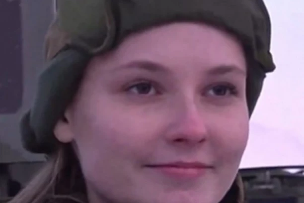 PRELEPA PRINCEZA ALEKSANDRA OTIŠLA U VOJSKU! Navukla uniformu i prvog dana uzela pušku u ruke, a evo šta će tamo MORATI DA RADI (VIDEO)