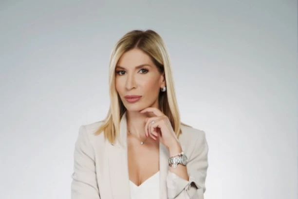 MINJA MILETIĆ PROVIDNOM BLUZOM ZAPALILA MAŠTU FANOVA I POKAZALA VIŠE NEGO INAČE: "Kad se oglasi Minja sve u meni tinja!" (FOTO)