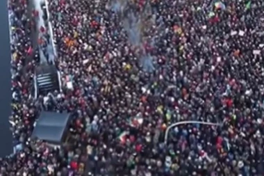 NAROD USTAO PROTIV NEOFAŠISTA! 100.000 građana na protestima protiv DEPORTACIJE, u ovoj zemlji više nema DANA MIRA (VIDEO)