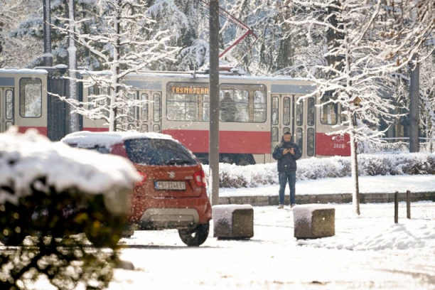VEJAVICA NAS OČEKUJE TOKOM NOĆI I UJUTRU! RHMZ izdao upozorenje - stiže JOŠ JAČI mraz i poledice, OVI delovi zemlje na udaru!