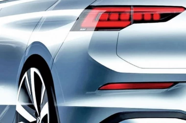 DA LI JE OVO NORMALNO!? Pogledajte šta je ostalo od skupocenog automobila koji je ostavljen na parkingu na Novom Beogradu! (FOTO)