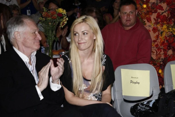 PROGOVORILA UDOVICA HJU HEFNERA: "Imala sam bolne plikove po glavi, ali mislila sam da je to normalno!" (FOTO)