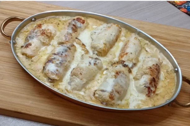 RECEPT ZA NAJBOLJU ROLOVANU PILETINU: Oduševićete se koliko se TOPI u ustima zbog OVOG sastojka!