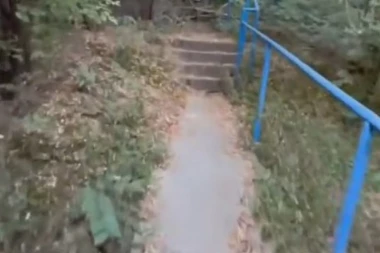 VEROVALI, ILI NE: Da li je ovo najčudniji ulaz na neki stadion? (VIDEO)