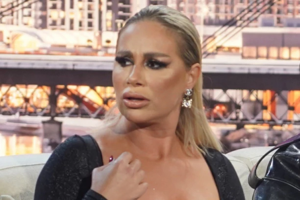 BRUKA I SRAMOTA! Selma Bajrami PONIŽAVA Srpkinju i podsmeva joj se na JEZIV NAČIN - Ona hitno morala da reaguje zbog UVREDE! (VIDEO)