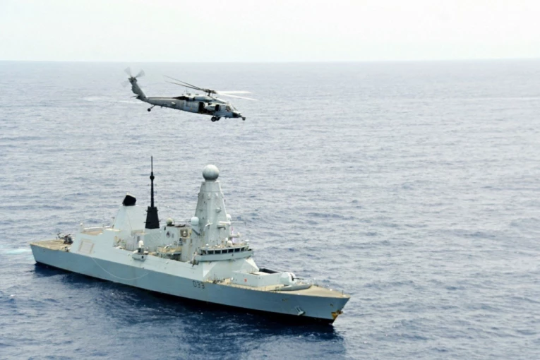 KOLUMBIJCI PRESRESLI PODMORNICU SA 800 KILOGRAMA KOKAINA!