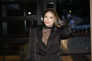 "PRILAZE MI I PIŠU": Vanja Mijatović priznala da je okružena muškarcima nakon RAZVODA - otkrila da li je spremna za novu ROMANSU!