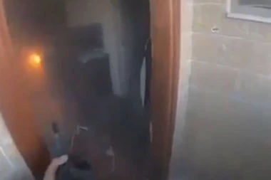IDF OBJAVIO ŠOKANTAN SNIMAK: Pogledajte kako je vojnik upao u zasedu dvojice militanata Hamasa! (VIDEO)