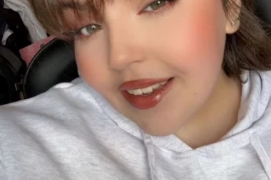 SAHRANJENA DEVOJKA KOJA JE UMRLA NAKON OPERACIJE ŽELUCA U TURSKOJ: Uprkos naporima srpskih lekara NIJE BILO SPASA - Majka želi "MORGANIN ZAKON"