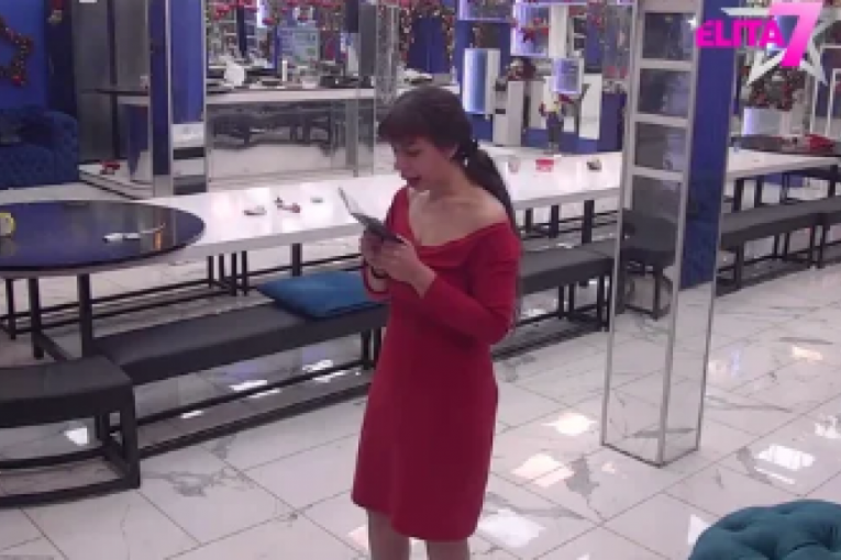 Miljana Kulić čita molitvu