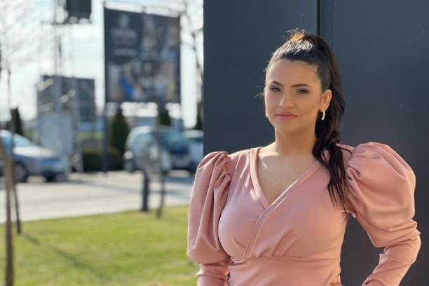 ZAR OVAKO TREBA DA IZGLEDA POROĐAJ? Jelena pokazala JEZIVE POVREDE nakon porođaja u Sremskoj Mitrovici - ISTI DOKTOR KAO I MARICI JOJ SKAKAO PO STOMAKU, BEBA UMRLA!