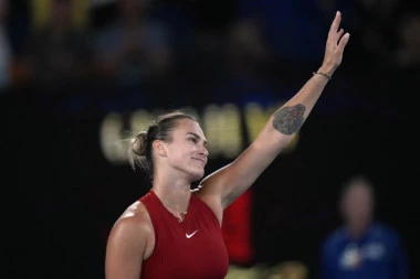 NEMA ŠALE SA ARINOM! Beloruskinja PREGAZILA šampionku Rolan Garosa! Poznat prvi POLUFINALNI par!